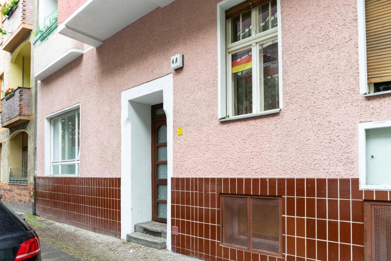 Homaris - Leyke Schillerkiez Neukolln Airfield Tempelhof Apartment