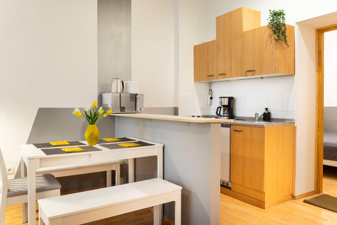 Homaris - Leyke Schillerkiez Neukolln Airfield Tempelhof Apartment Berlin