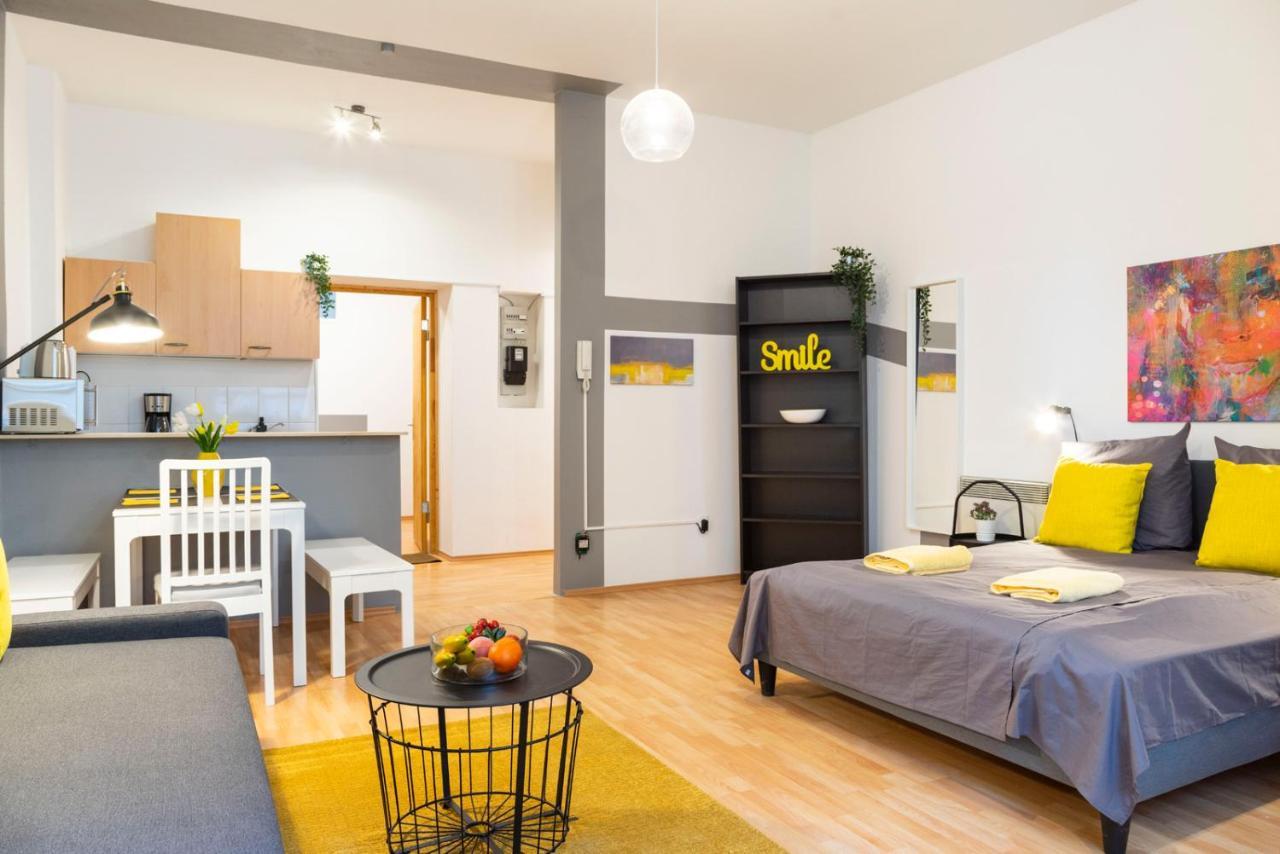 Homaris - Leyke Schillerkiez Neukolln Airfield Tempelhof Apartment